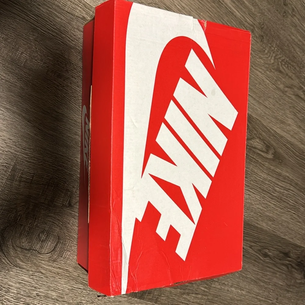 Like new, lightly worn. Nike blazer. - Picture 9 of 10